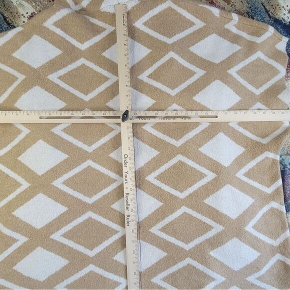 Lane Bryant Tan and White Geometric Poncho - Picture 8 of 16